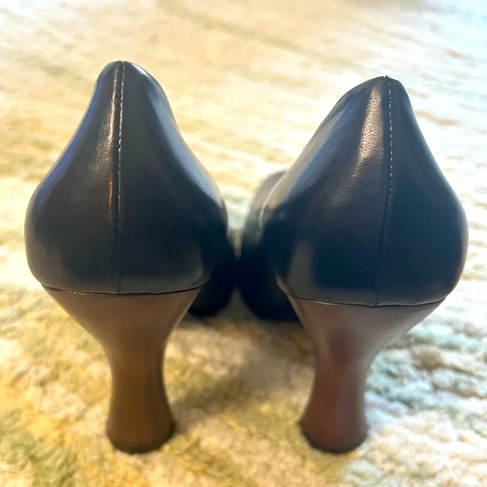 New THE ROW Leather Pumps - Picture 11 of 12